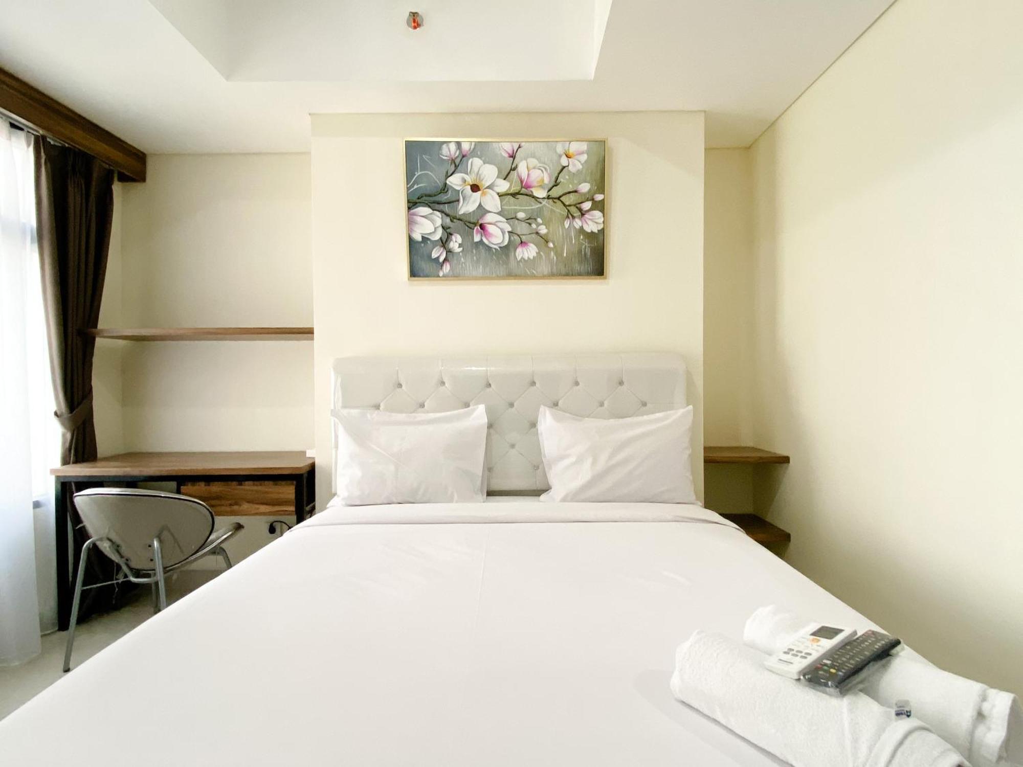 Homey And Cozy Stay Studio Room Pollux Chadstone Apartment By Travelio Cikarang Exterior foto